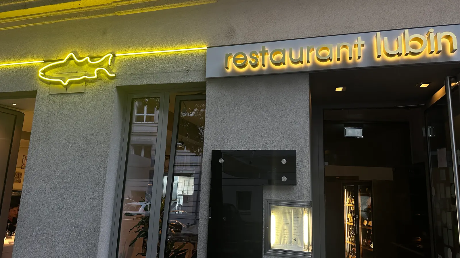 Beleuchtete Werbung