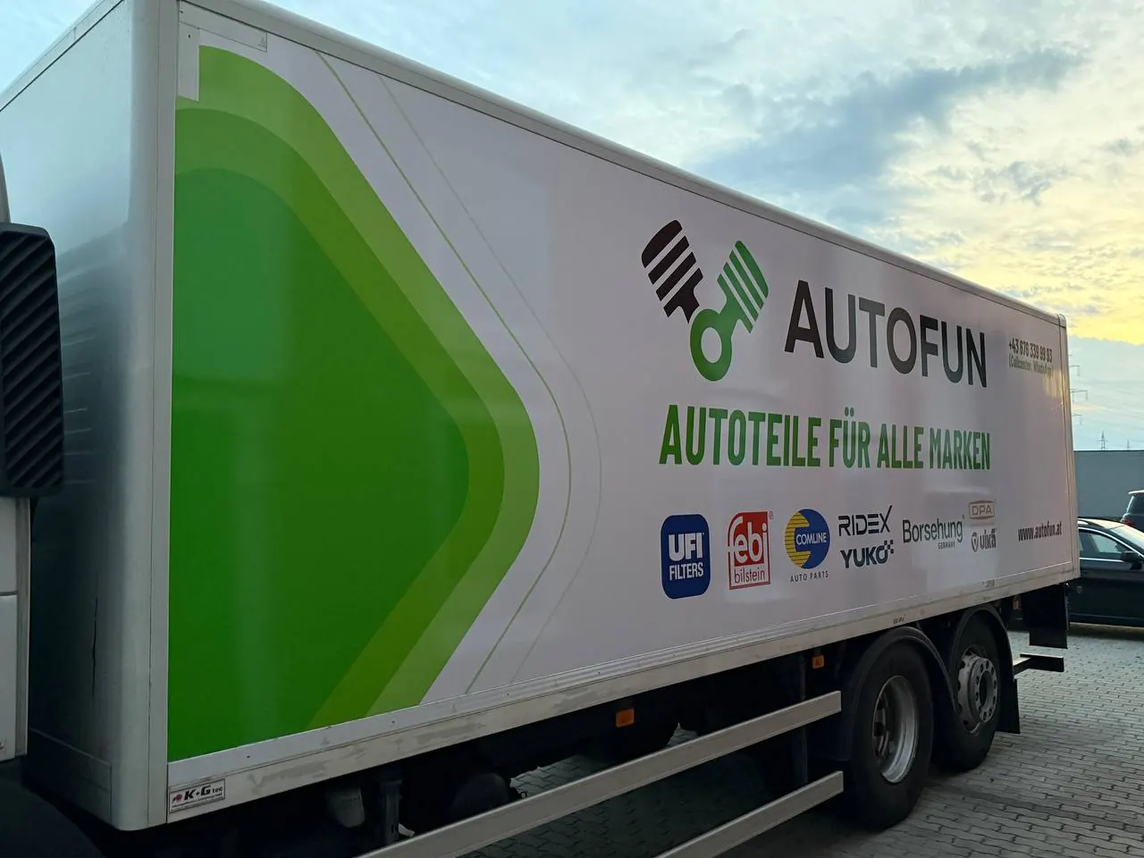 Servicefahrzeug mit Flottenbeklebung – Foto 2