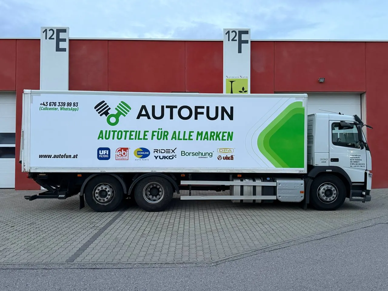 Servicefahrzeug mit Flottenbeklebung – Foto 3
