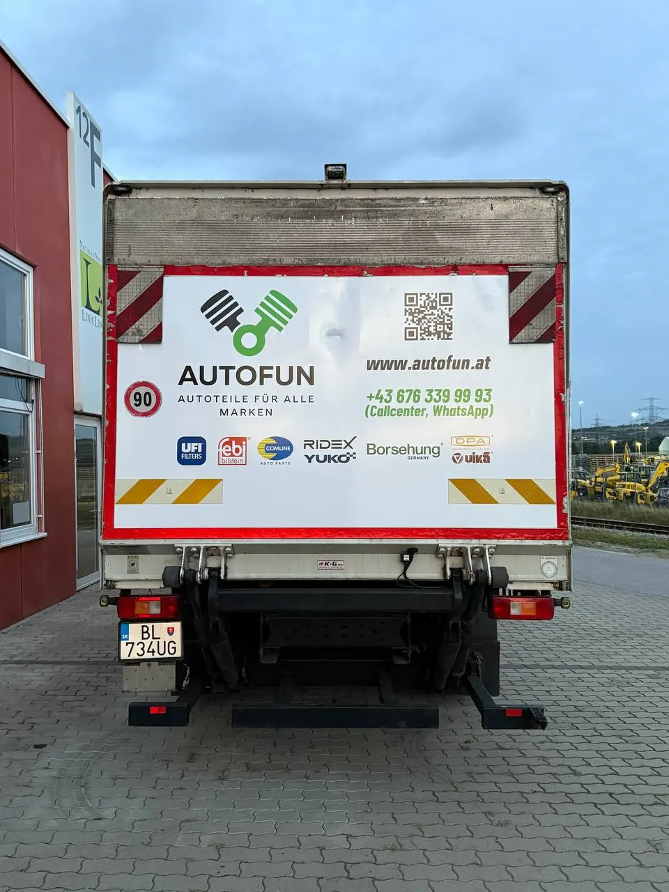 Servicefahrzeug mit Flottenbeklebung – Foto 4