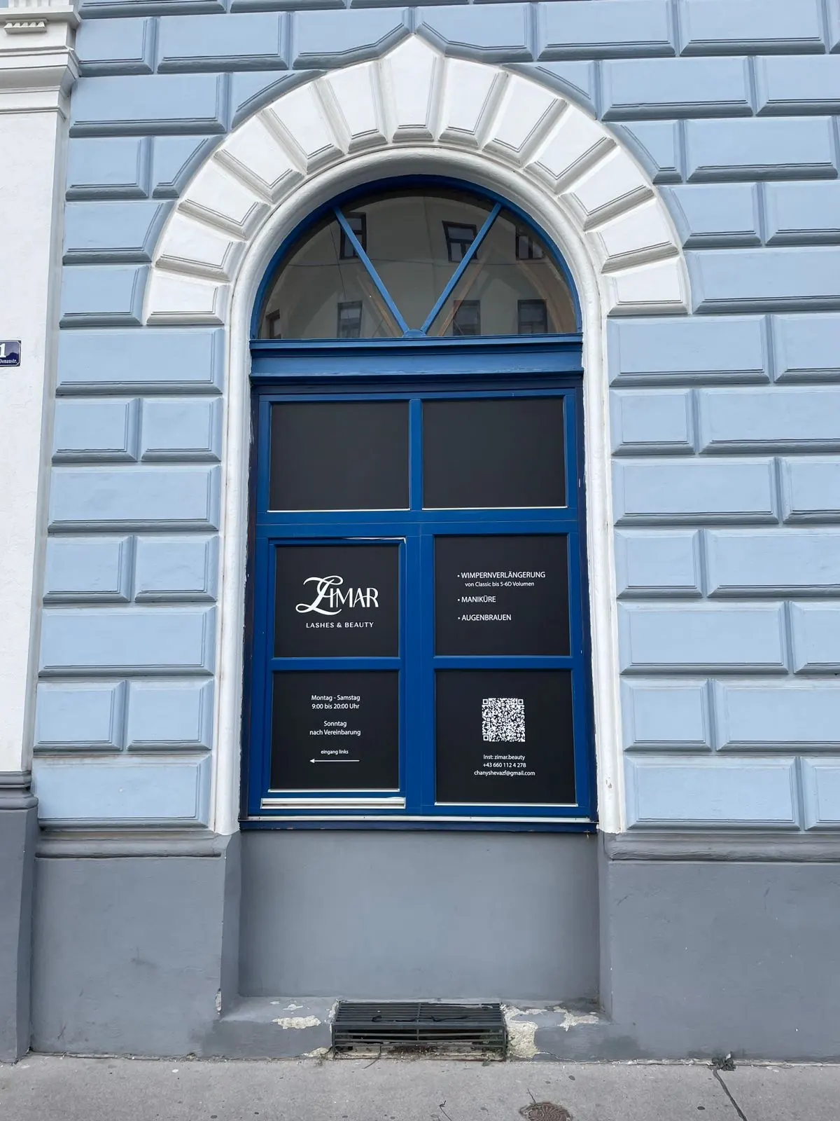 Unbeleuchtete Werbung